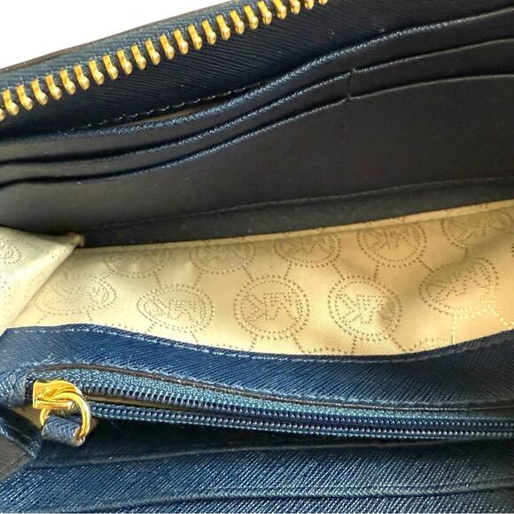 Michael Kors Jet Set Travel Continental Navy Wallet - Picture 7 of 7